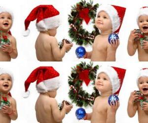 Puzzle Τα παιδιά με Santa Claus καπέλα και να παίζουν με χριστουγεννιάτικα διακοσμητικά